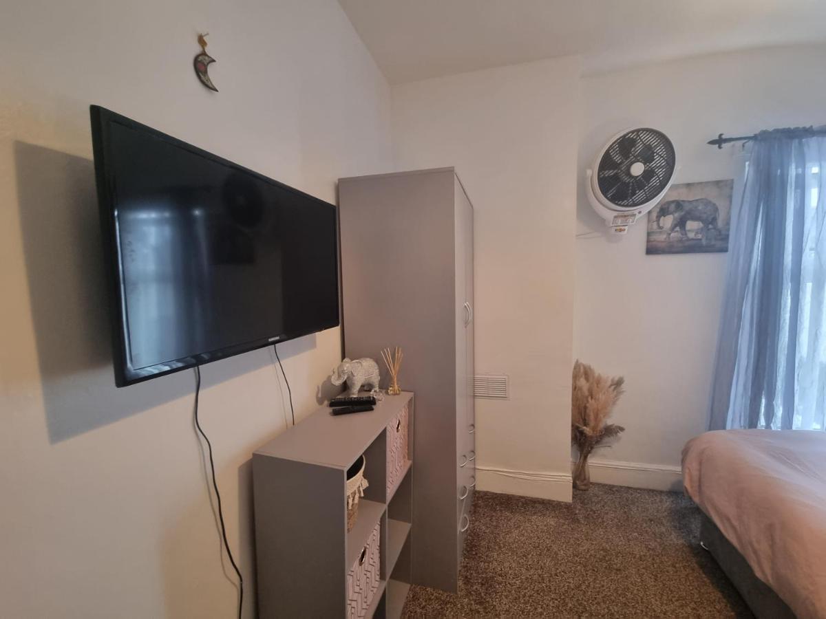 Private Room In Cardiff Exterior photo