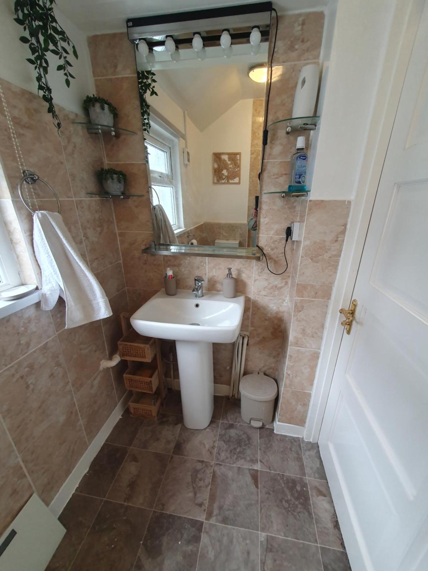 Private Room In Cardiff Exterior photo