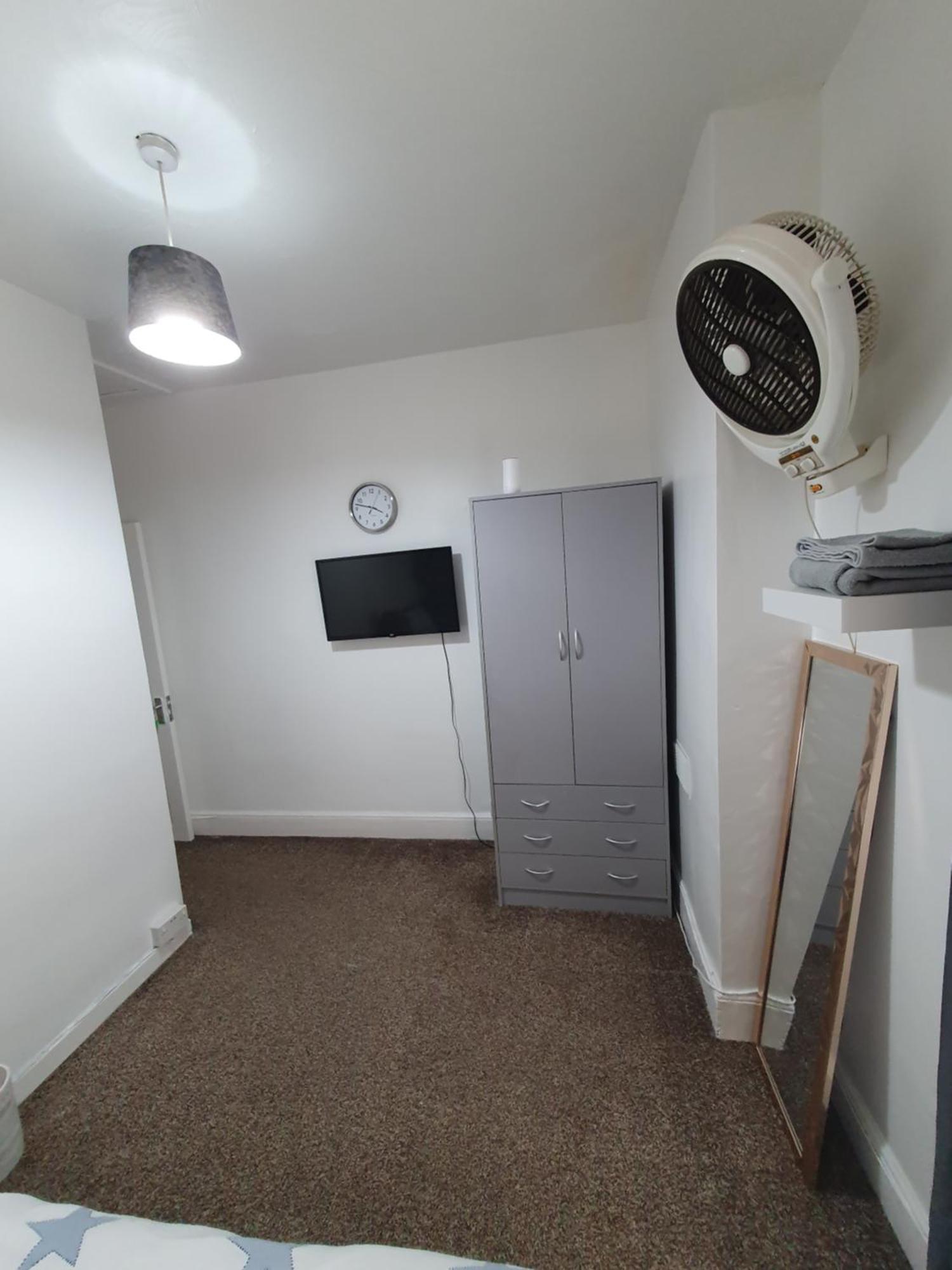 Private Room In Cardiff Exterior photo